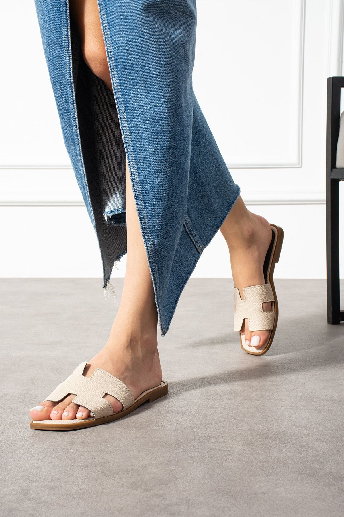 Anında Kapımda | Kadın Yazlık Düz Taban Rahat Günlük Terlik – Ev ve Dış Mekan Kullanımına Uygun Oran Modeli