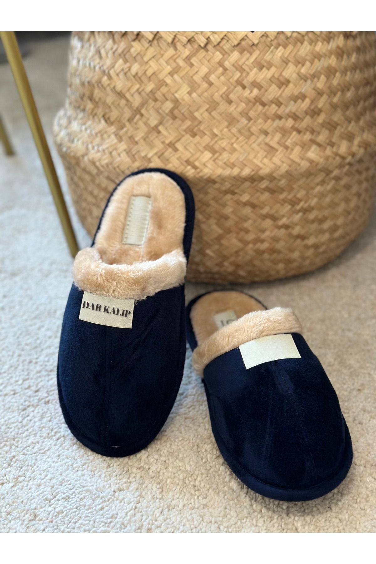 Anında Kapımda | Kadın Erkek Ev Terliği – İçi Kürklü Çeyiz ve Kışlık Terlik (Dar Kalıp, Ses Yapmaz, Hafif Taban)